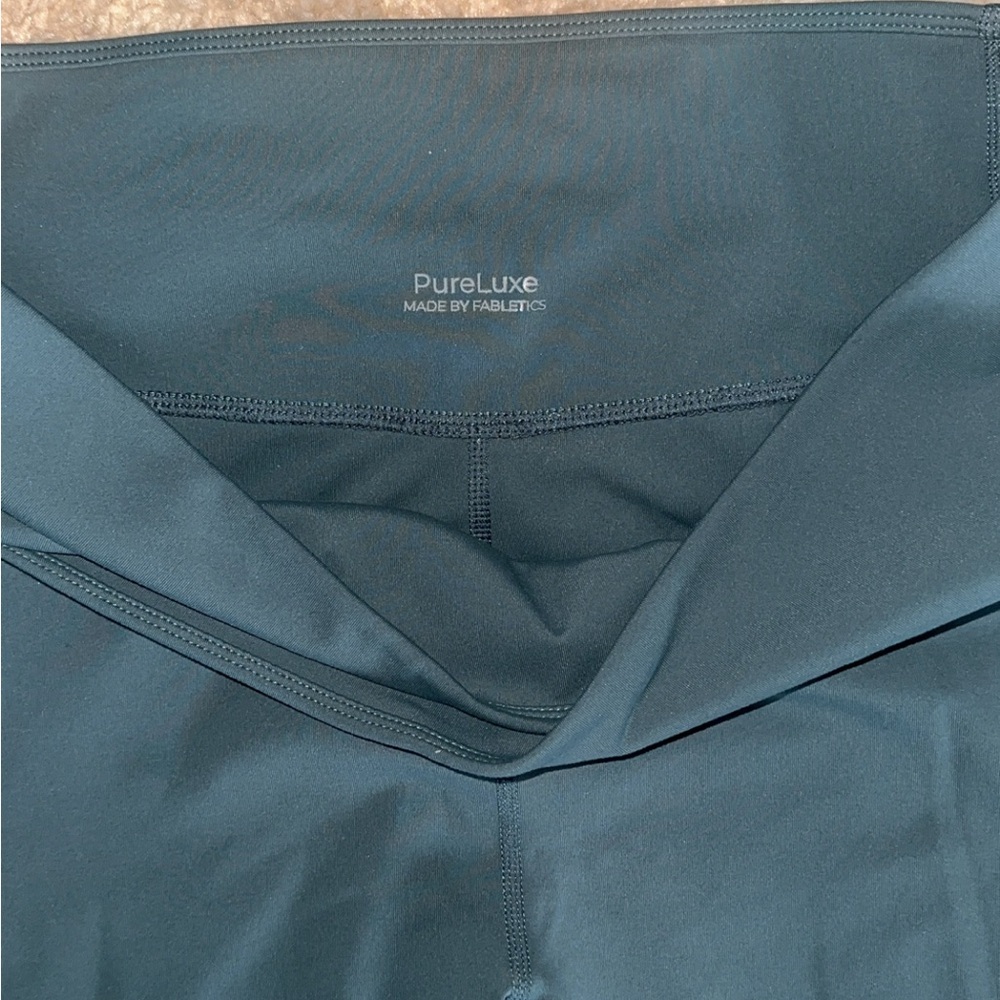 Fabletics workout set - Picture 3 of 7